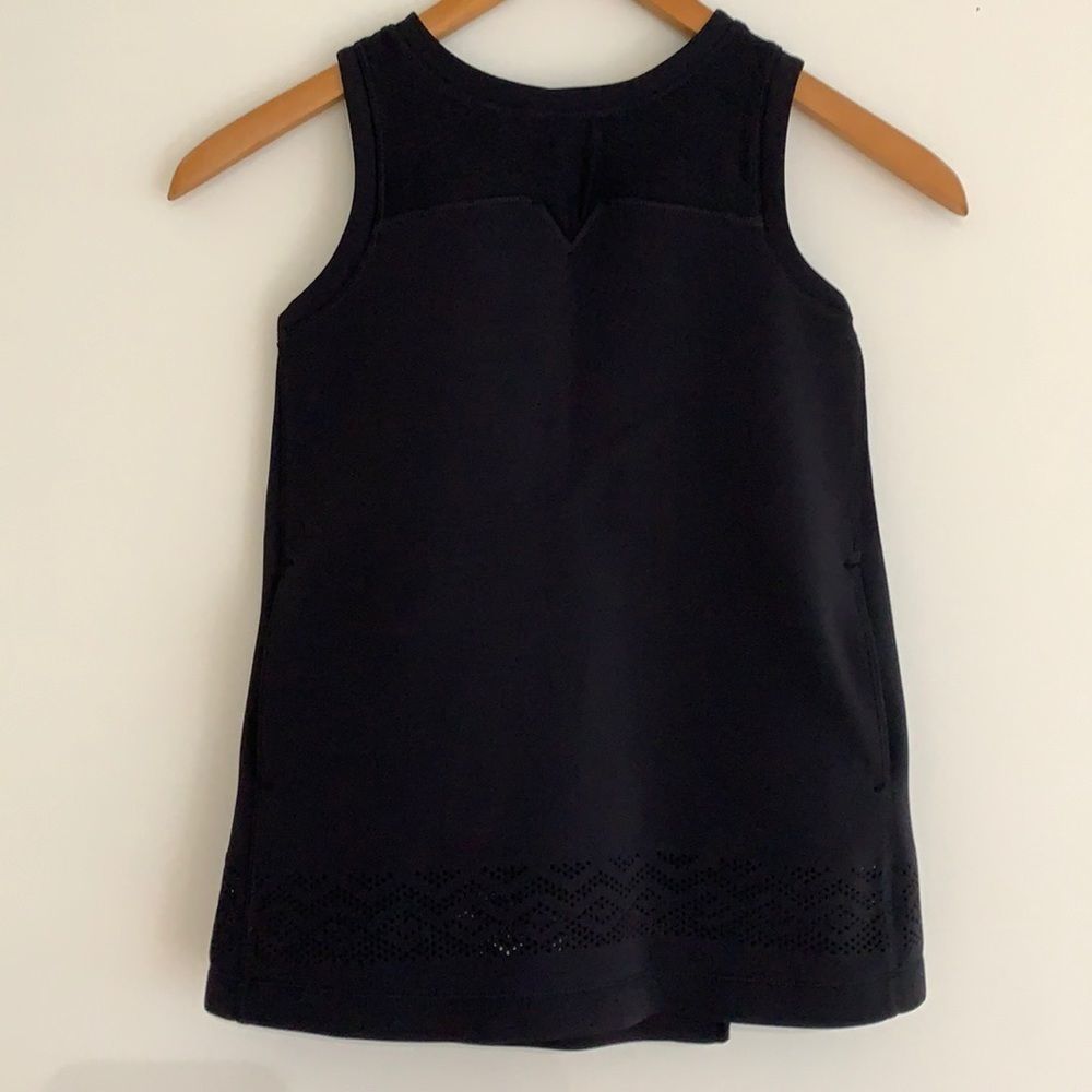 Sold !! (by lululemon) Tunic Tank Spacer Lasercut with Pockets, Black Sz8 - Picture 1 of 10